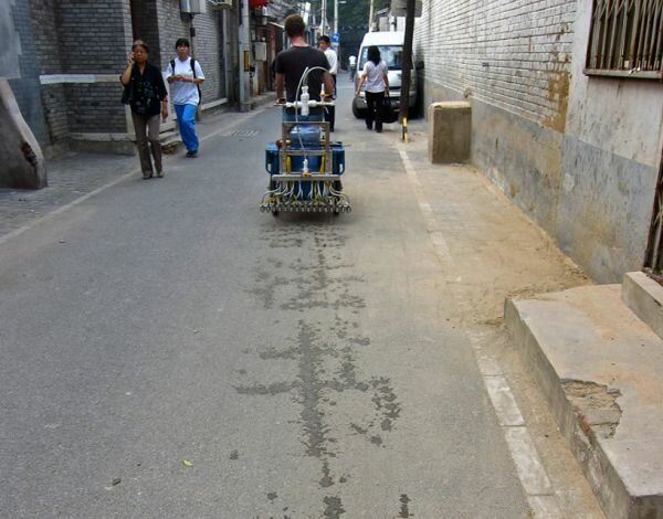 Artist Uses His Trike To Write Chinese Calligraphy