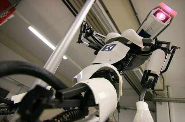 Robo Strippers Shake Their Metallic Booty in Germany [video]